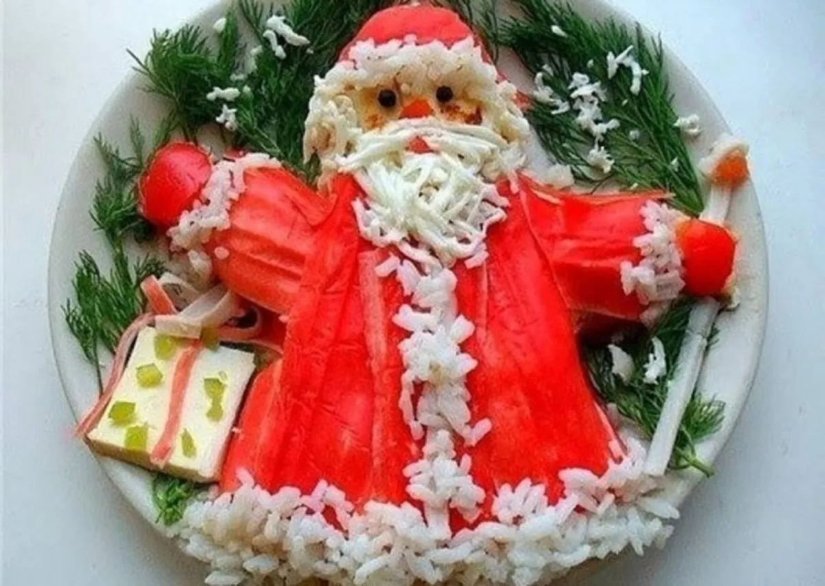 Собрали для вас салаты с колбасой на Новогодний стол.1735138445