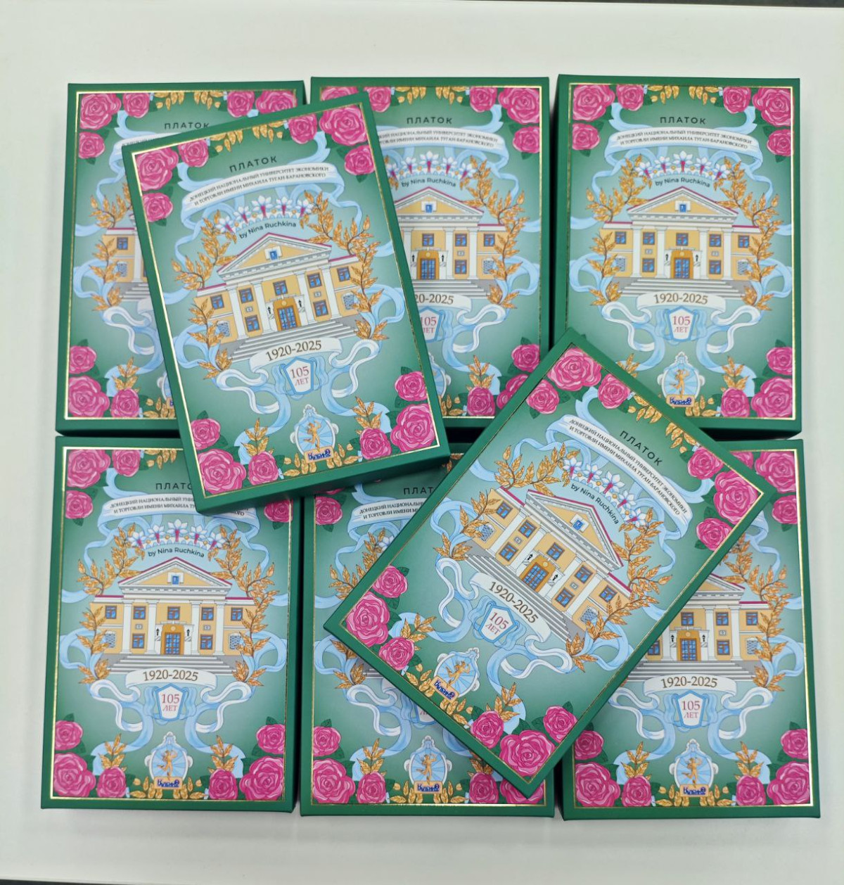 105 лет успеха: эксклюзивный платок «ДОННУЭТ-105 лет»1758952612