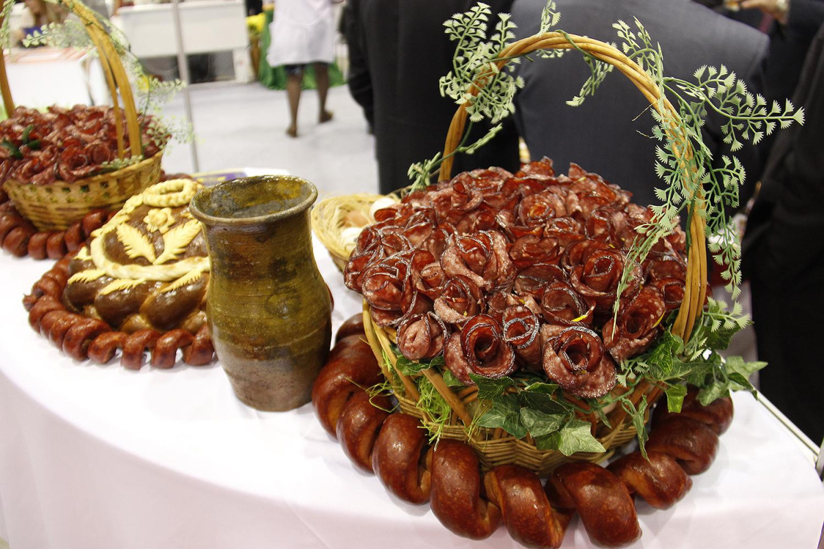 Как правильно дегустировать колбасу: советы для тех, кто хочет почувствовать вкус профессионально1764069648