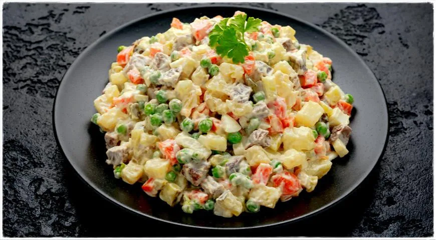 Оливье с вареной колбасой1669360897