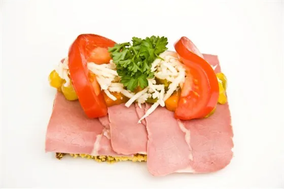 Бутерброд с сыром и колбасой1669361370